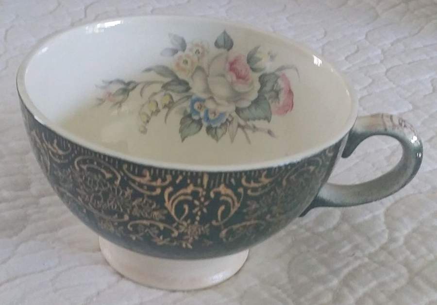QUG2 Footed Cup by Quaker Girl-1