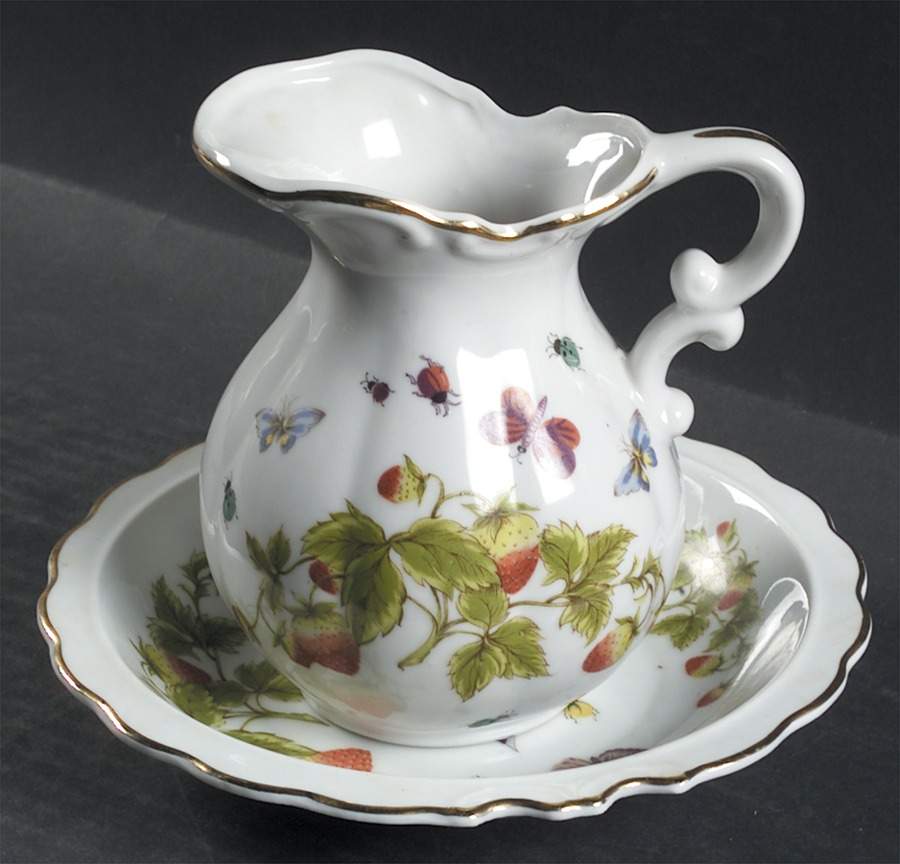 Spring Time 16 Oz Pitcher and Bowl Set by Royal Crown (Japan)-1