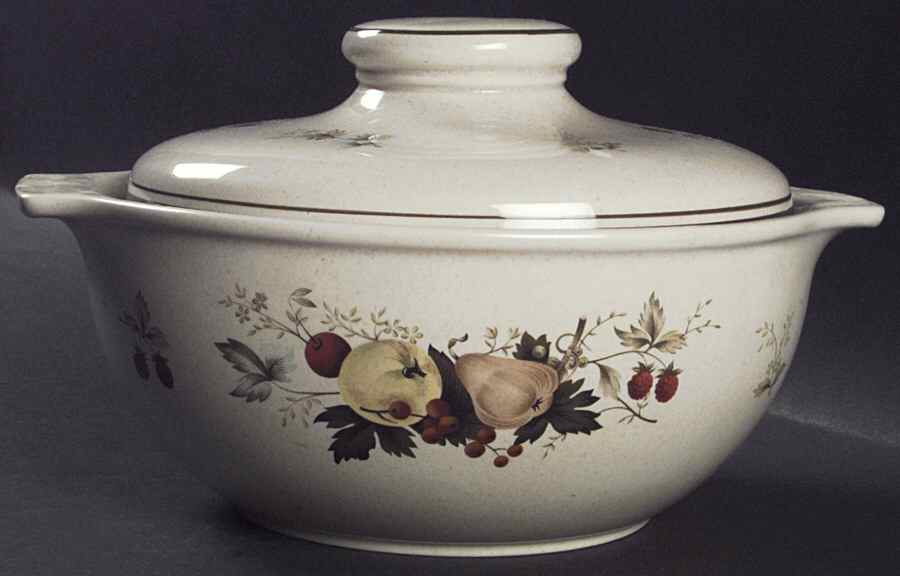 Cornwall (Rim, Double Green Trim) 1.5 Qt Round Covered Casserole by Royal Doulton-1
