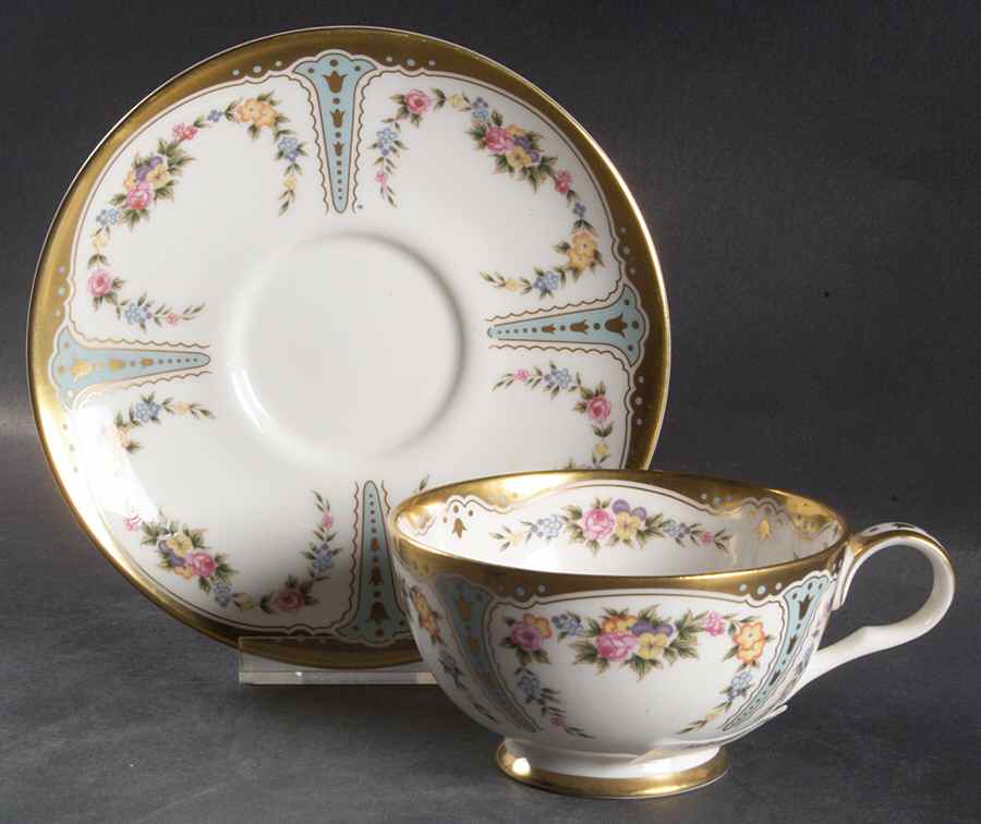 Curnock Footed Cup & Saucer Set by Royal Doulton-1