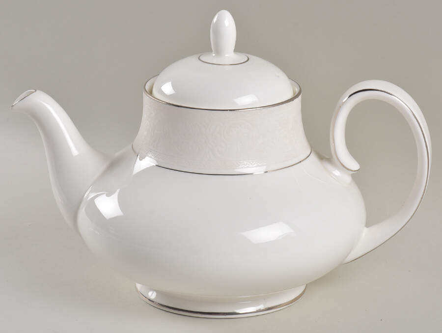 Lace Point Teapot & Lid by Royal Doulton-1