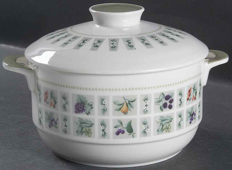 Tapestry 1.5 Qt Round Covered Casserole by Royal Doulton-1