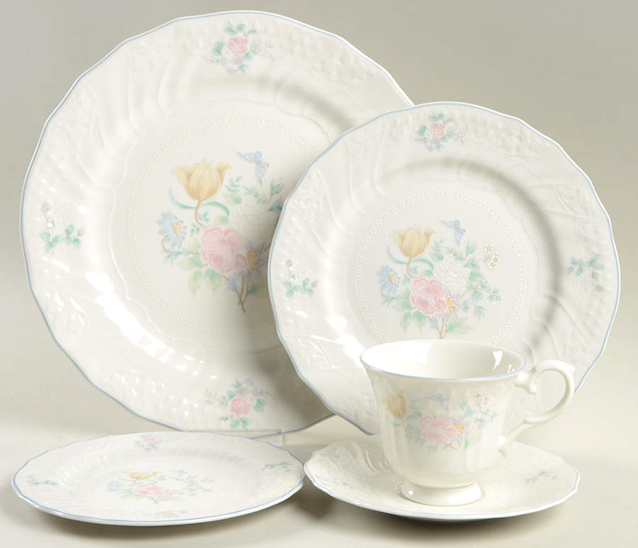 Valencia 5 Piece Place Setting by Royal Doulton-1