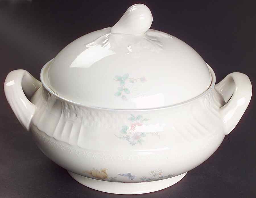 Valencia Round Covered Vegetable by Royal Doulton-1
