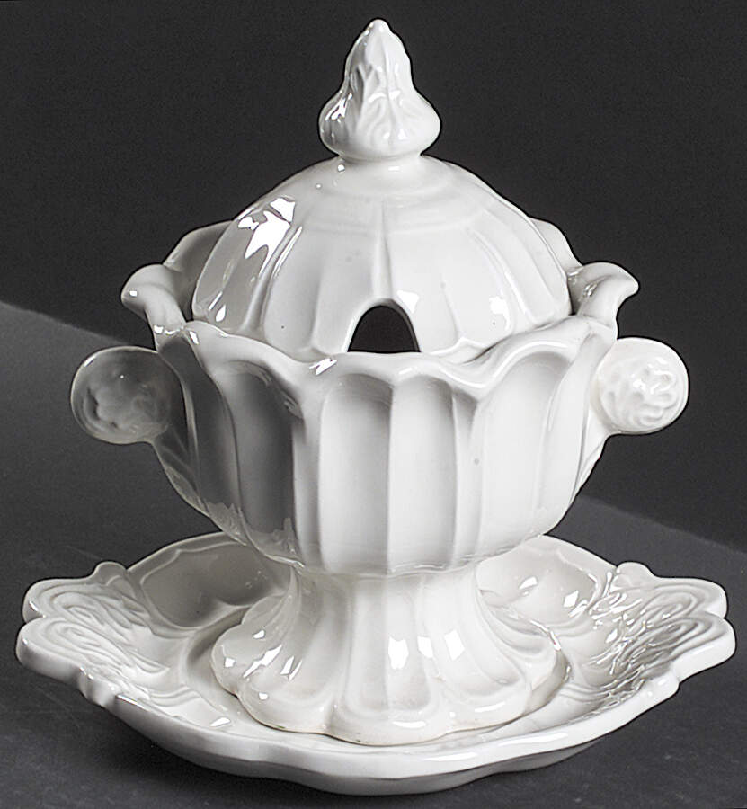 Sydenham Sauce Boat & Lid with Underplate by Red Cliff-1