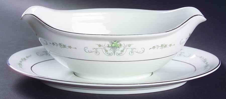 Gainsborough Gravy Boat with Attached Underplate by Rose (Japan)-1