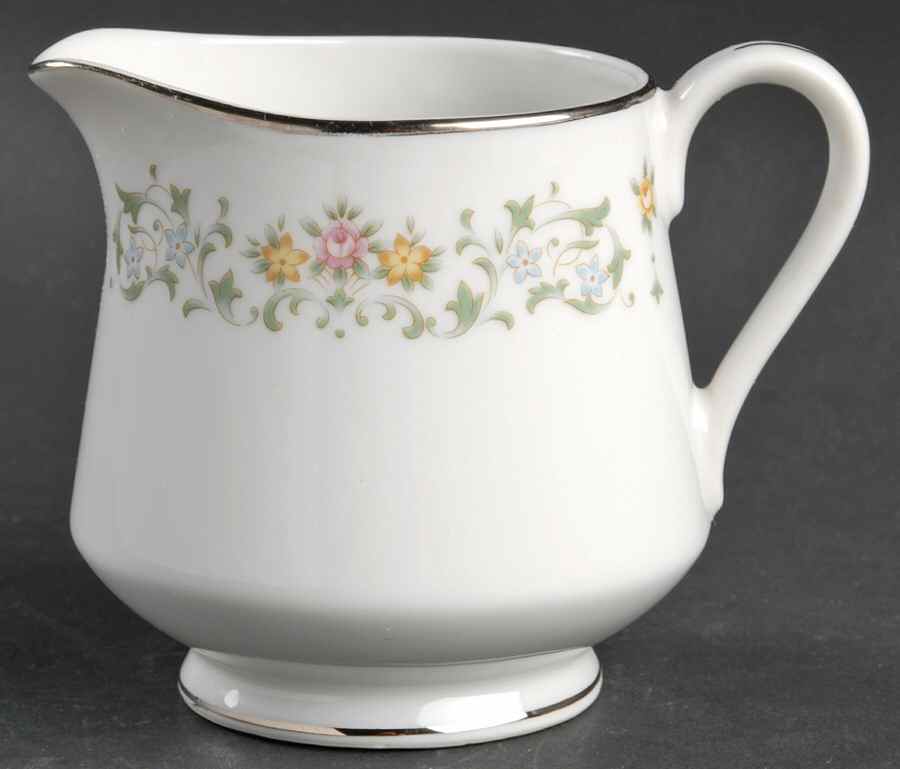 Petit Fleur Creamer by Rose (Japan)-1