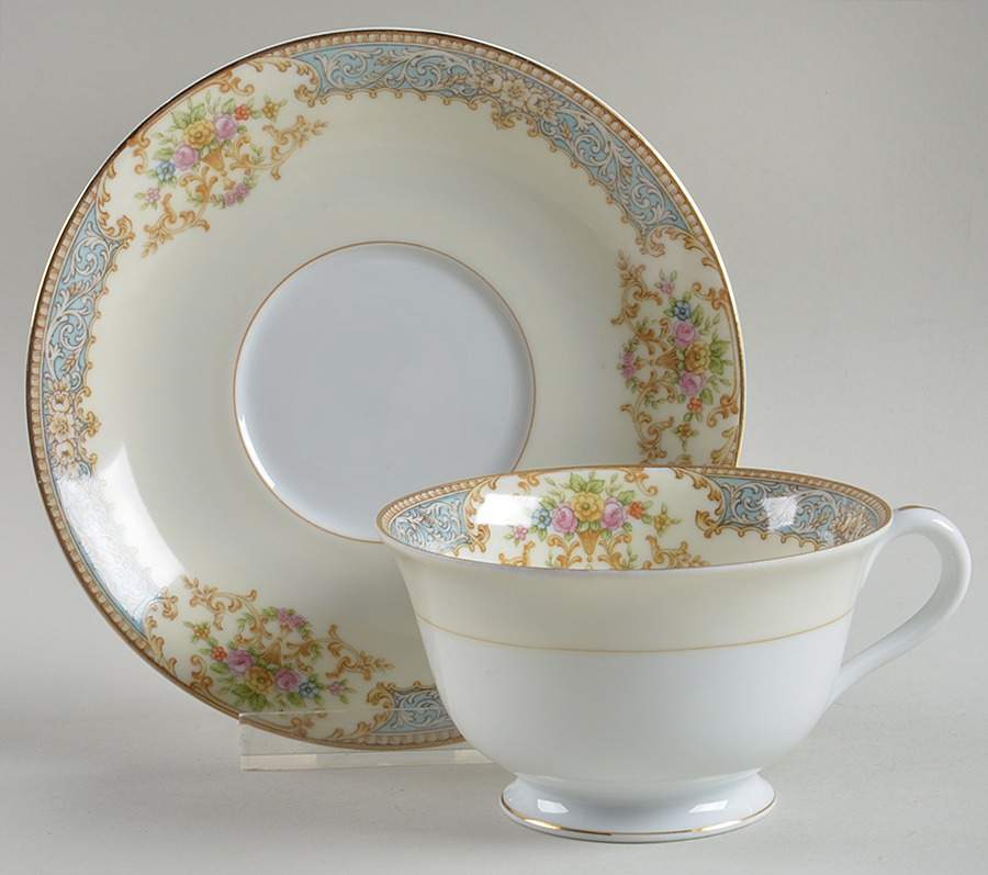 RO24 Footed Cup & Saucer Set by Rose (Japan)-1