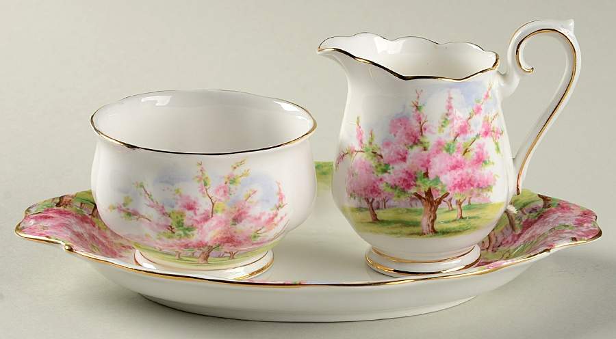 Blossom Time Mini Creamer&Open Sugar w/Tray(CRMM1+SUOM1+CSTMTt2 by Royal Albert-1