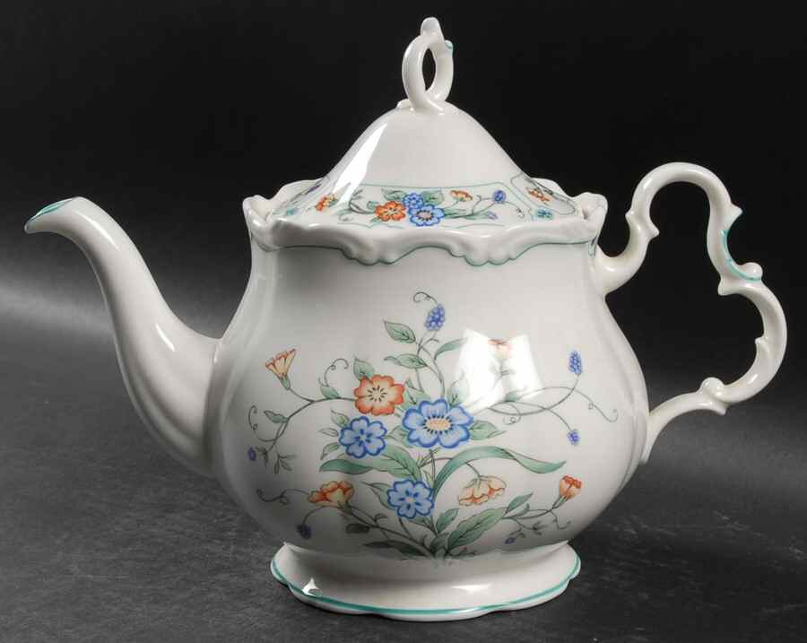 Hamlyn Teapot & Lid by Royal Albert-1