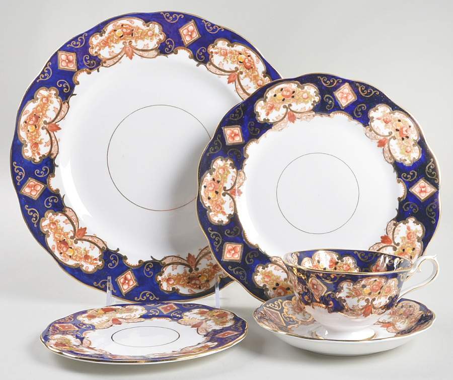 Heirloom (Bone China Stamp) 5 Piece Place Setting by Royal Albert-1