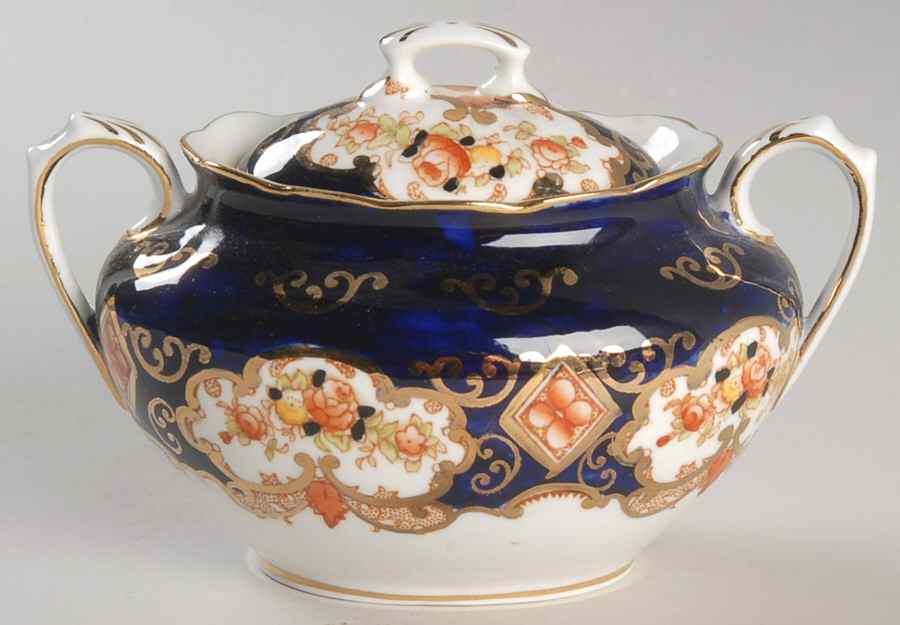 Heirloom (Bone China Stamp) Sugar Bowl & Lid by Royal Albert-1