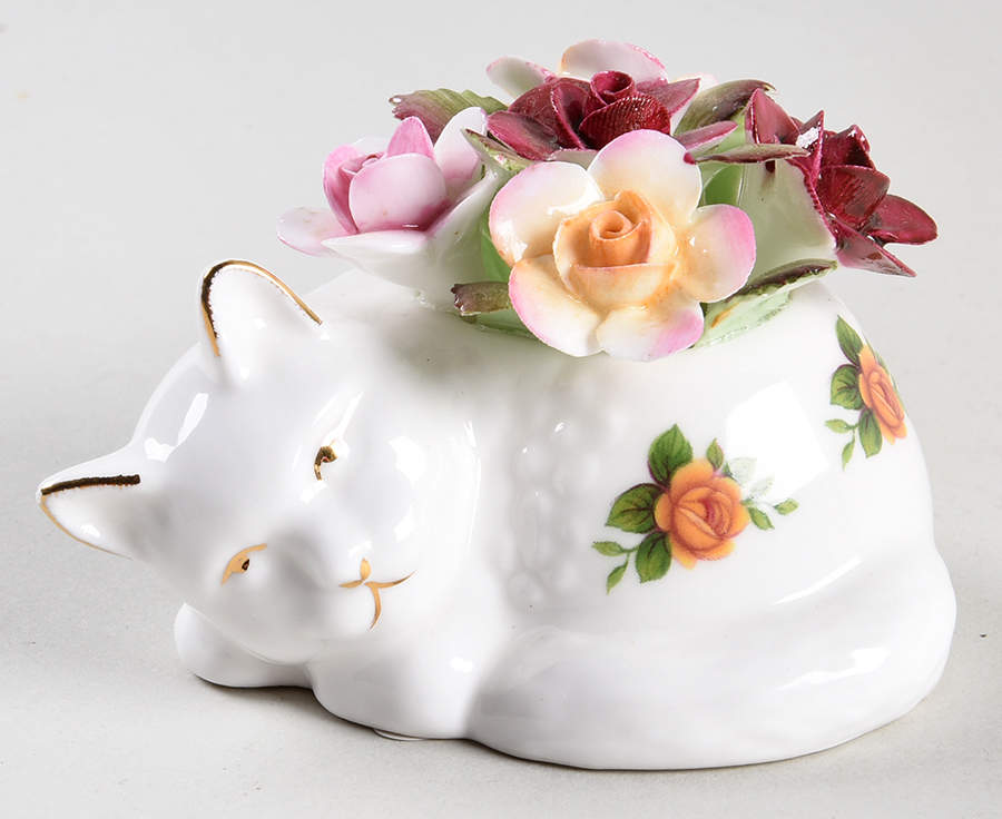 Old Country Roses Cat Figurine by Royal Albert-1