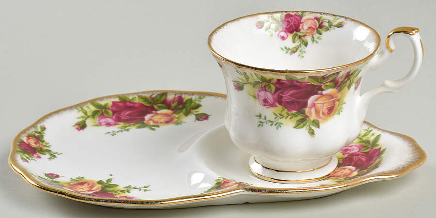 Old Country Roses Dessert Plate & Cup Set (Uses the Montrose Cup) by Royal Albert-1