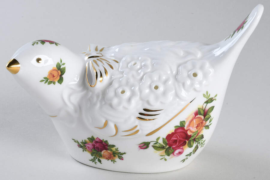 Old Country Roses Bird Pommander by Royal Albert-1