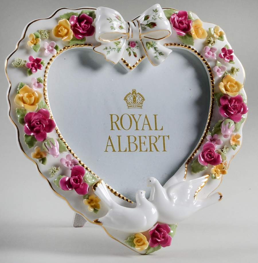 Old Country Roses Heart Shape Picture Frame by Royal Albert-1