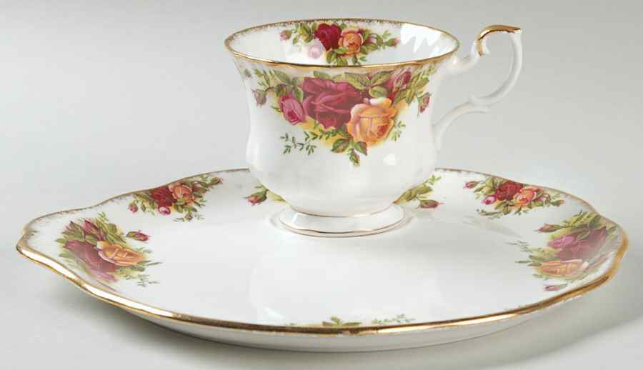 Old Country Roses Snack Plate & Cup Set by Royal Albert-1