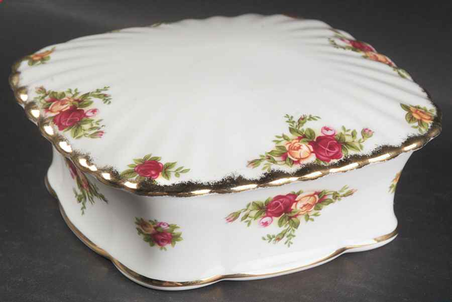Old Country Roses Square Box with Lid by Royal Albert-1