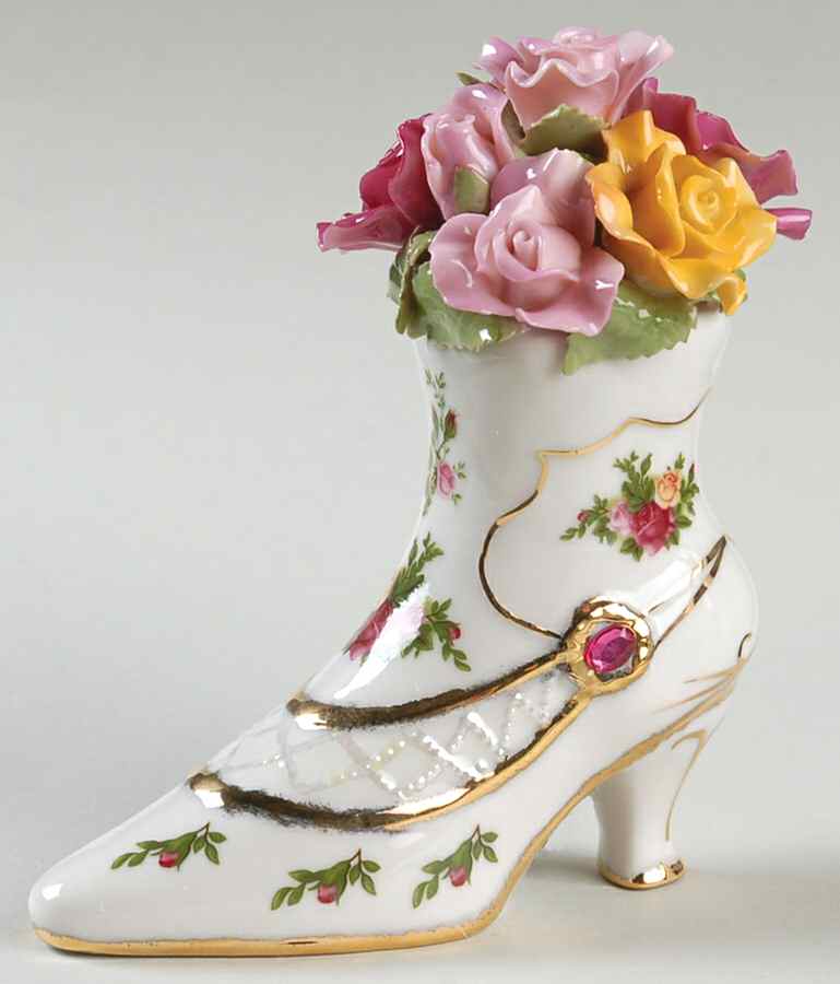 Old Country Roses Musical Victorian Shoe by Royal Albert-1