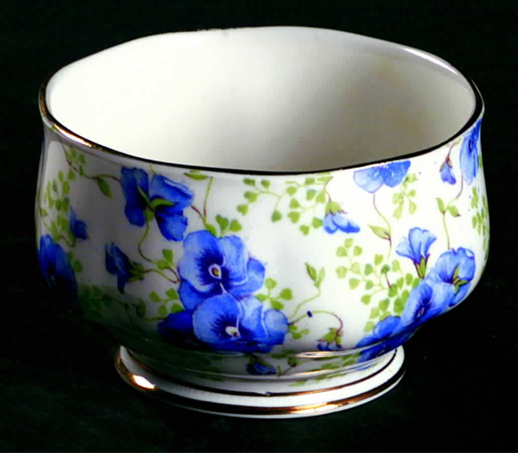 ROA18 (Gold Trim) Open Sugar Bowl by Royal Albert-1