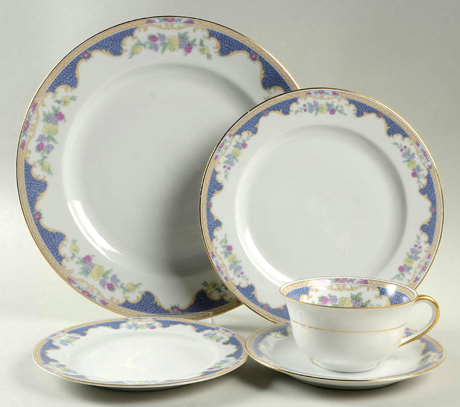 Corona 5 Piece Place Setting by Royal Bayreuth-1