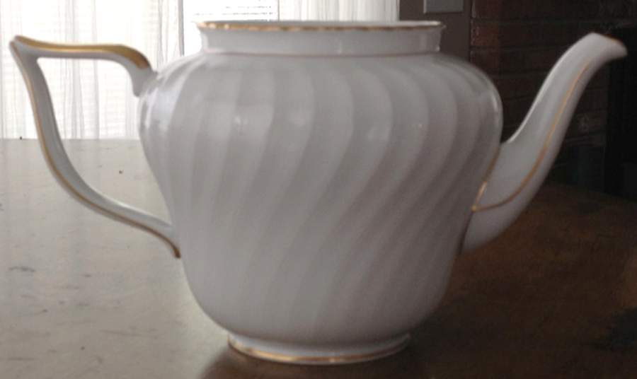 ROB111 Teapot No Lid by Royal Bayreuth-1