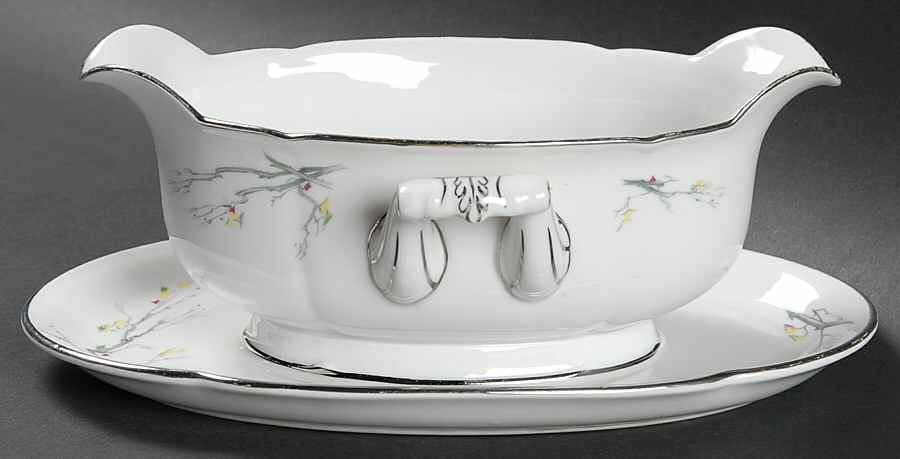 ROB144 Gravy Boat with Attached Underplate by Royal Bayreuth-1