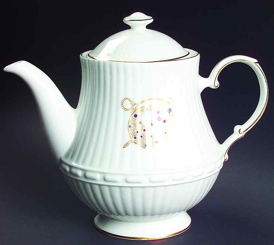 Tara Brooch (Smooth, Ribbed Rim) Teapot & Lid by Royal Tara-1
