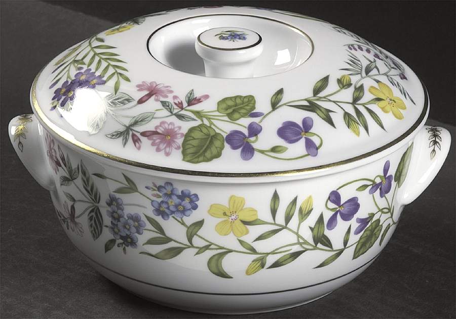 Arcadia 2.75 Qt Round Covered Casserole by Royal Worcester-1