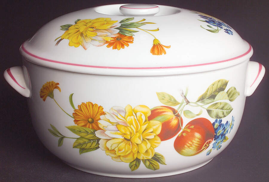 Ashford (Red Trim) 4.50 Pt Round Covered Casserole by Royal Worcester-1