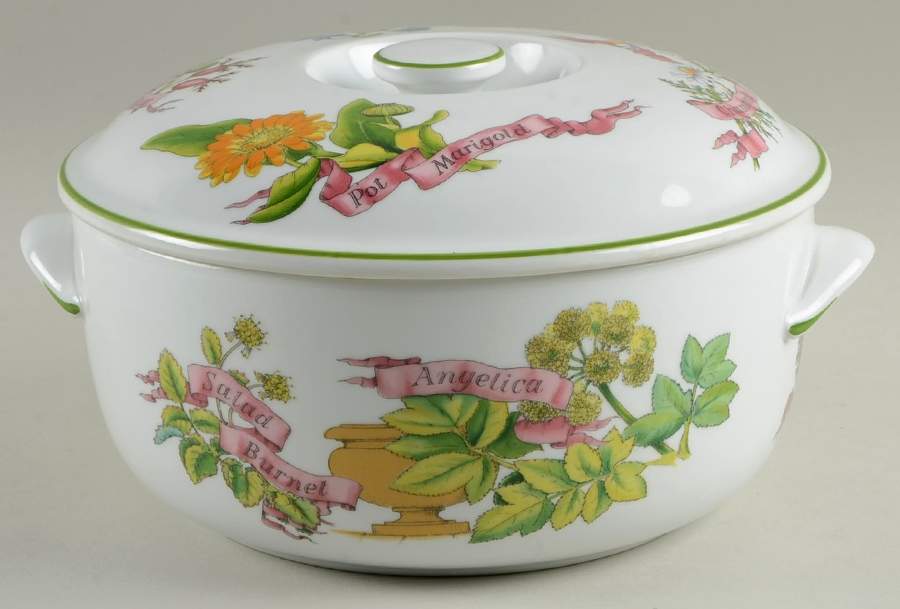 Country Kitchen 2.25 Qt Round Covered Casserole by Royal Worcester-1