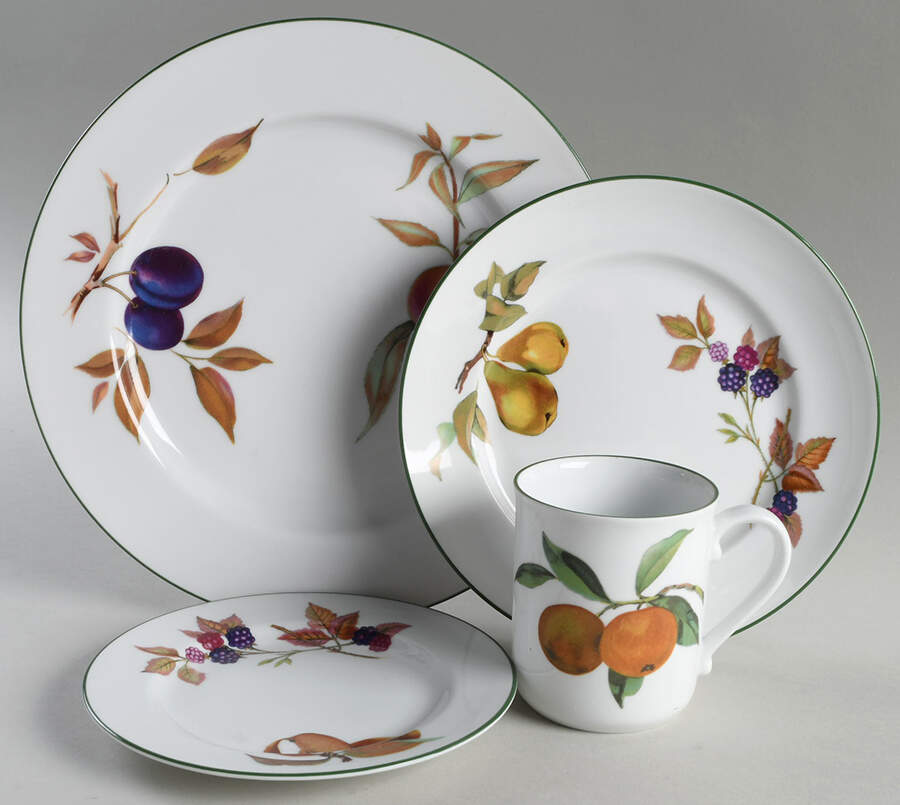 Evesham Vale 4 Piece Place Setting by Royal Worcester-1