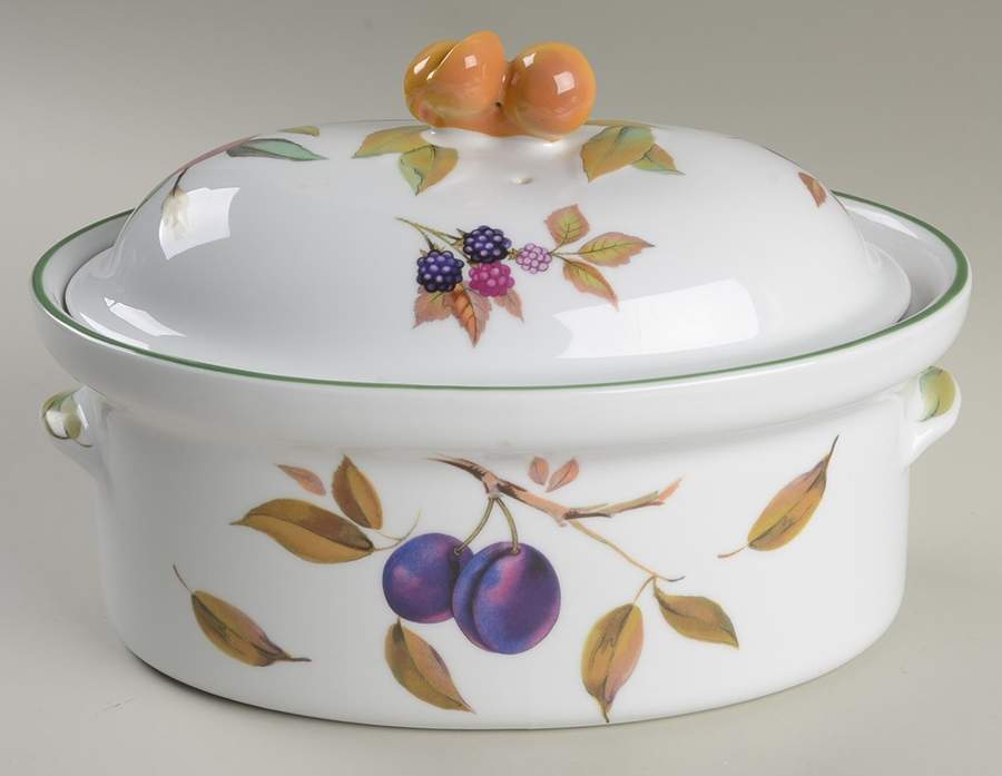 Evesham Vale 2.25 Qt Oval Deep Covered Casserole by Royal Worcester-1
