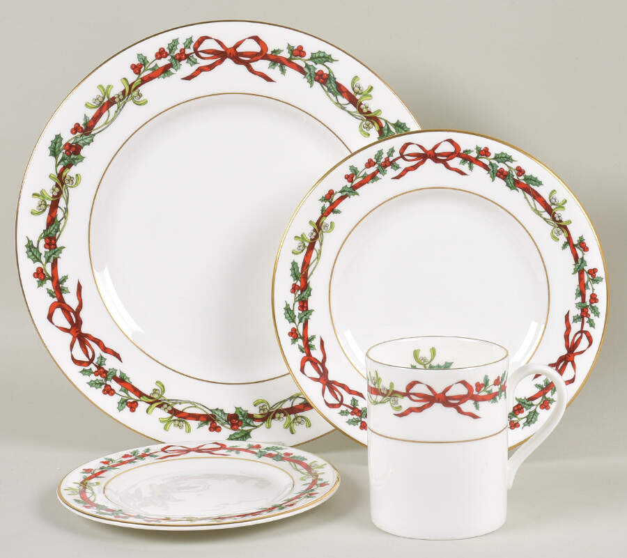 Holly Ribbons 32  Piece Estate Set by Royal Worcester-1
