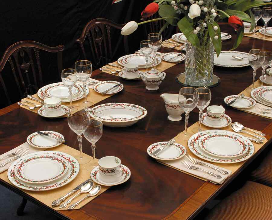 Holly Ribbons 45 Piece Estate Set by Royal Worcester-1