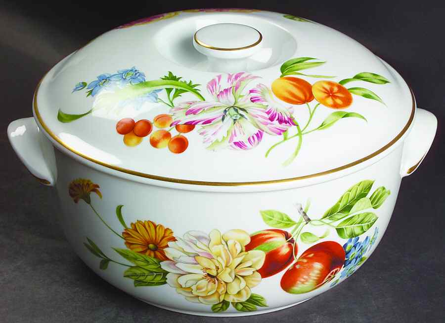 Pershore (Gold Trim) 2.5 Qt Round Covered Casserole by Royal Worcester-1
