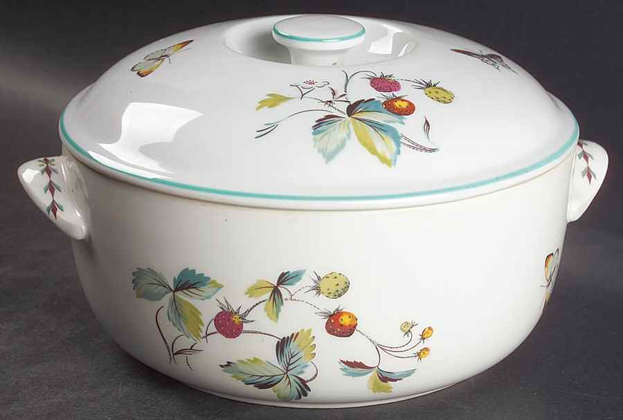 Strawberry Fair (Oven To Table, Bluetrim) 2.5 Qt Round Covered Casserole by Royal Worcester-1