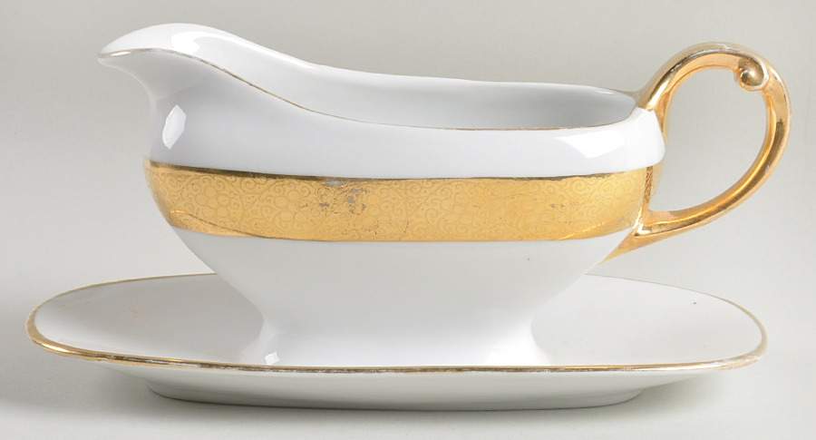 RYB3 Gravy Boat with Attached Underplate by Royal L B-1