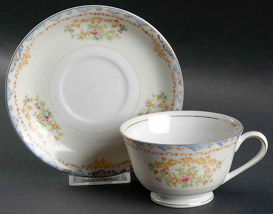 Batavia (Japan) Footed Cup & Saucer Set by Royal York (Japan)-1