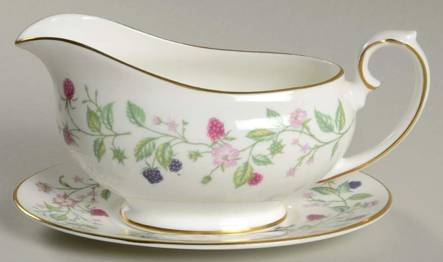 Bramble Gravy Boat & Underplate by Royal Grafton-1