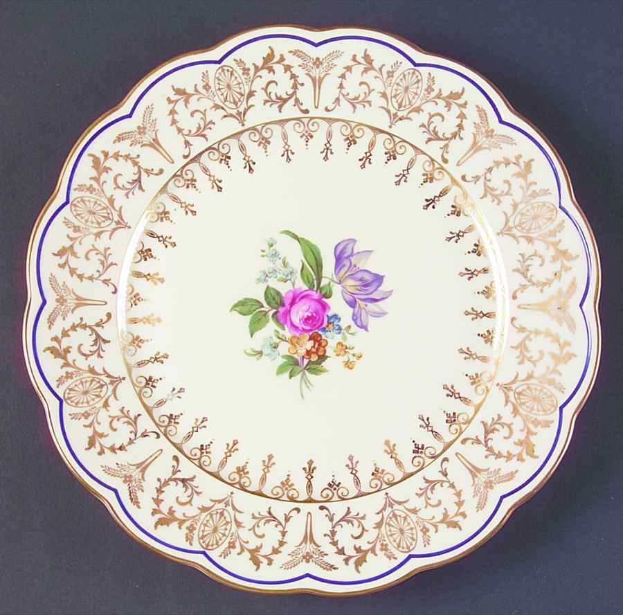 ROB231 Luncheon Plate by Royal Bayreuth-1