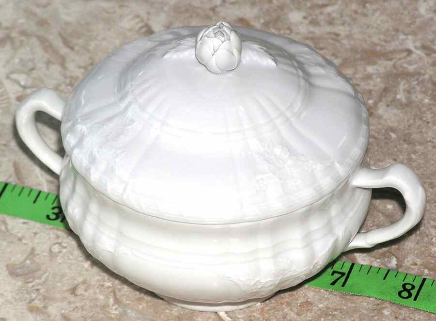 RBE6 Cream Soup Bowl & Lid Set by Royal Berlin-1