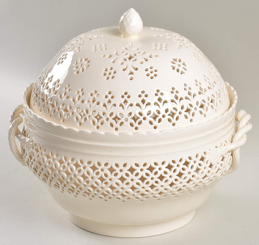 Masterpieces Chestnut Basket & Lid by Royal Creamware-1
