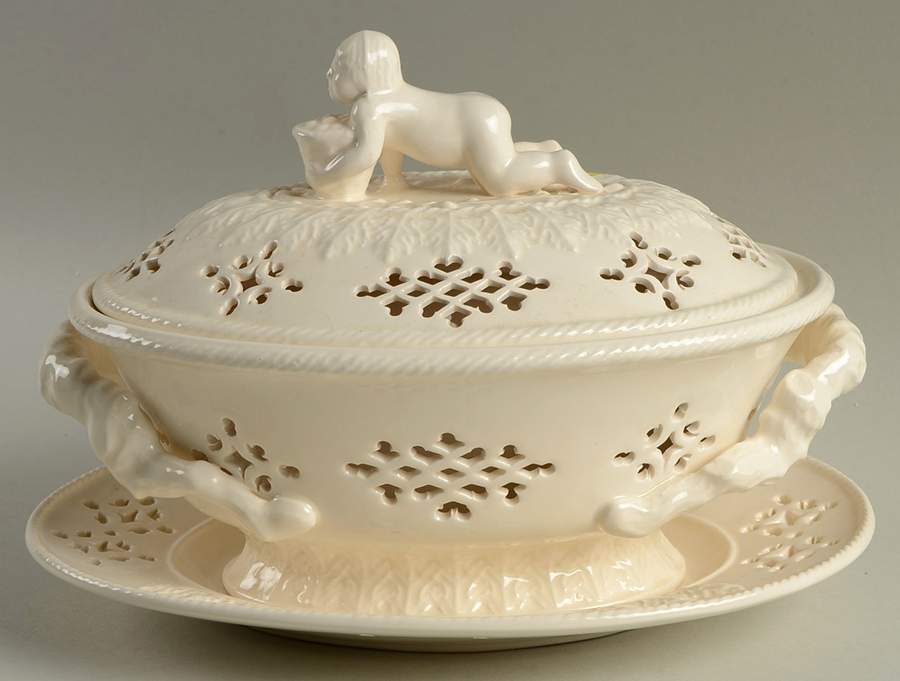 Masterpieces Sauce Boat & Lid with Underplate by Royal Creamware-1