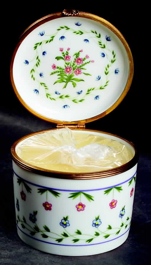 Lafayette Round Hinged Box by Raynaud-1