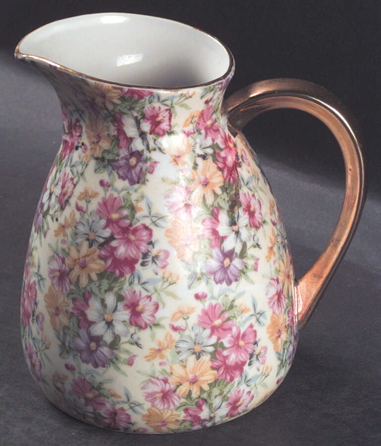2046 32 Oz Jug by Royal Crown (England)-1