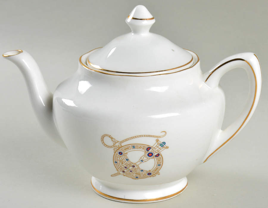 Tara Brooch (Scalloped) Small Teapot & Lid by Royal Tara-1