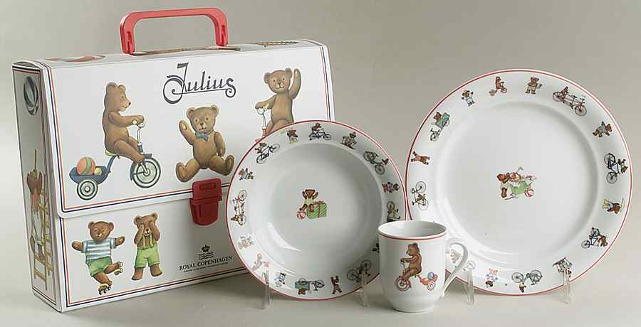Julius Red (3 Piece) Child's Set by Royal Copenhagen-1