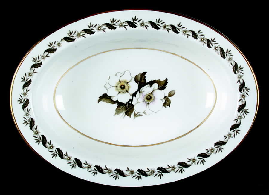 Engadine (Smooth, Verge) 10" Oval Vegetable Bowl by Royal Worcester-1