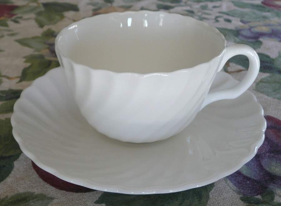RWO5 Flat Cup & Saucer Set by Royal Crown (England)-1